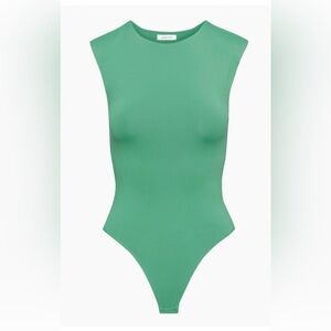 Aritzia, babaton, contour body suit, great condition, with shoulder pads.